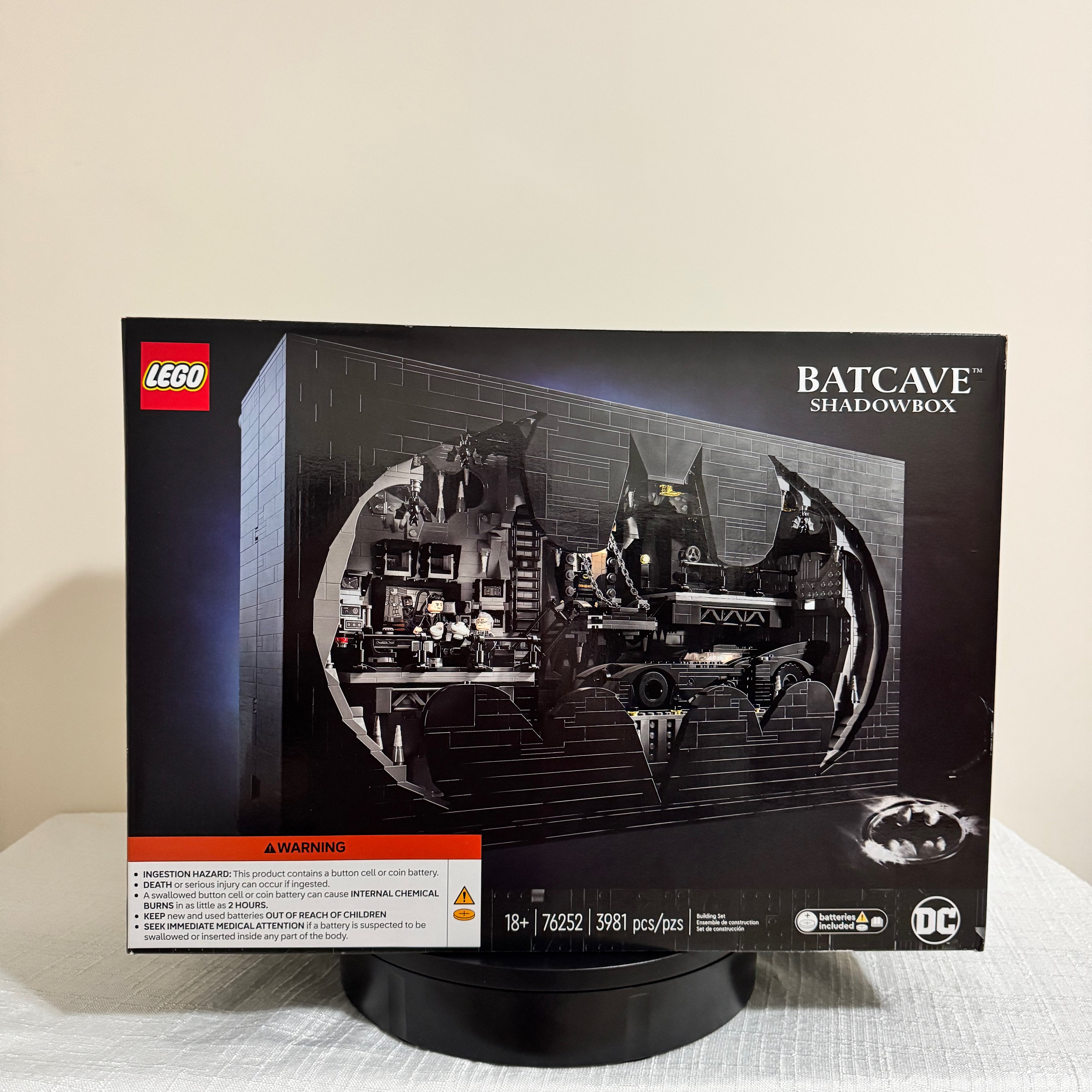 76252 (NISB) LEGO Batman Returns Batcave – Shadow Box
