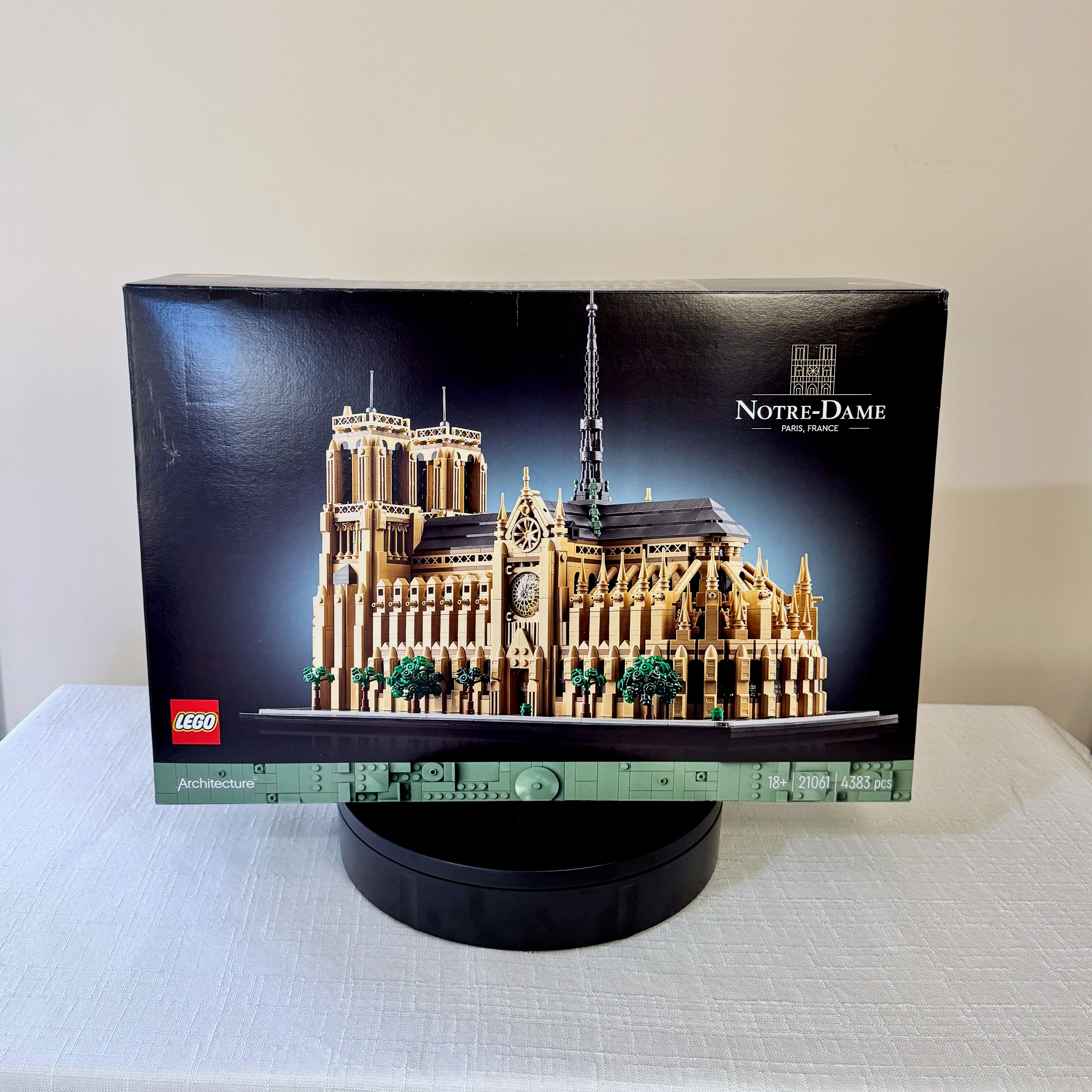 21061 (NISB) LEGO Architecture Notre Dame Cathedral