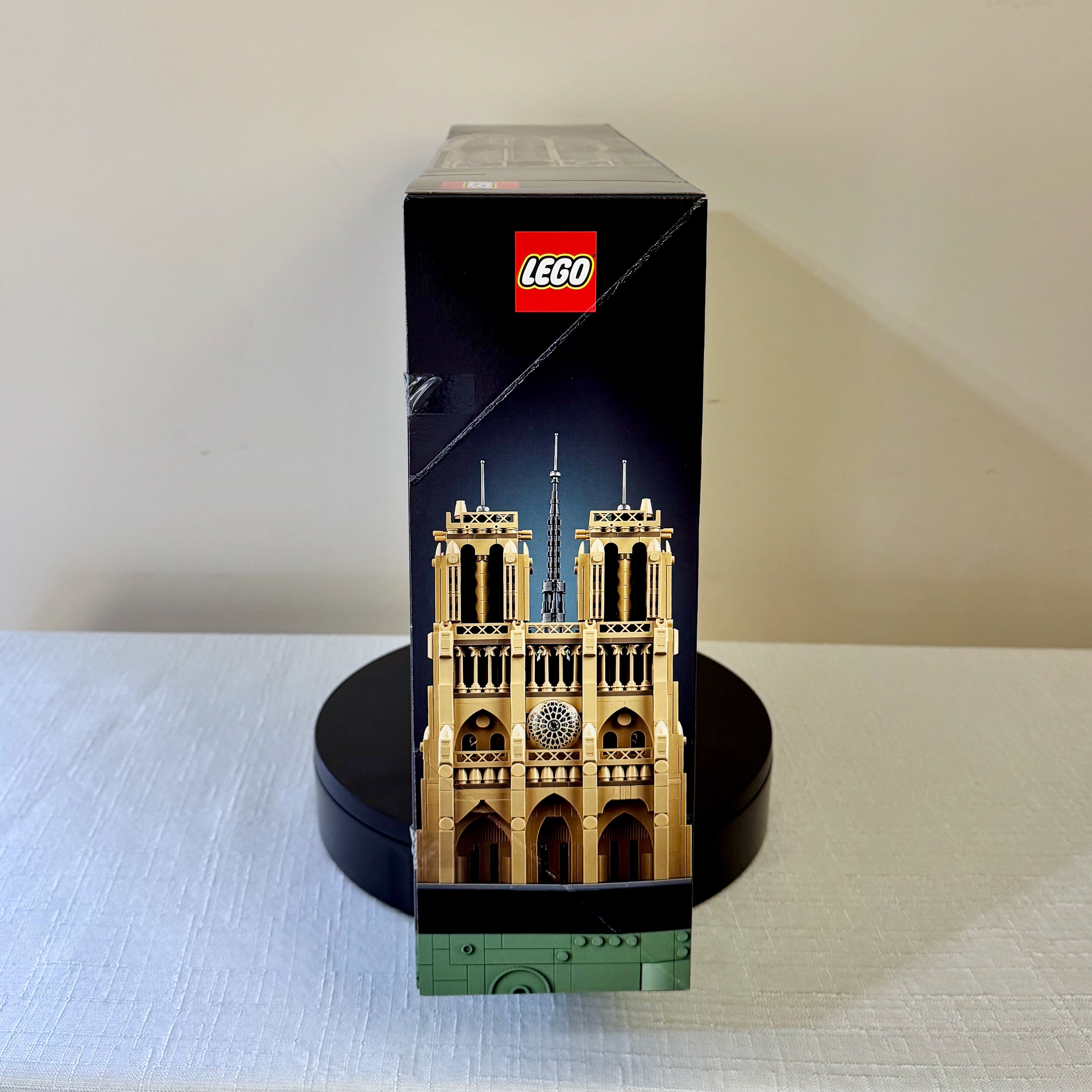21061 (NISB) LEGO Architecture Notre Dame Cathedral
