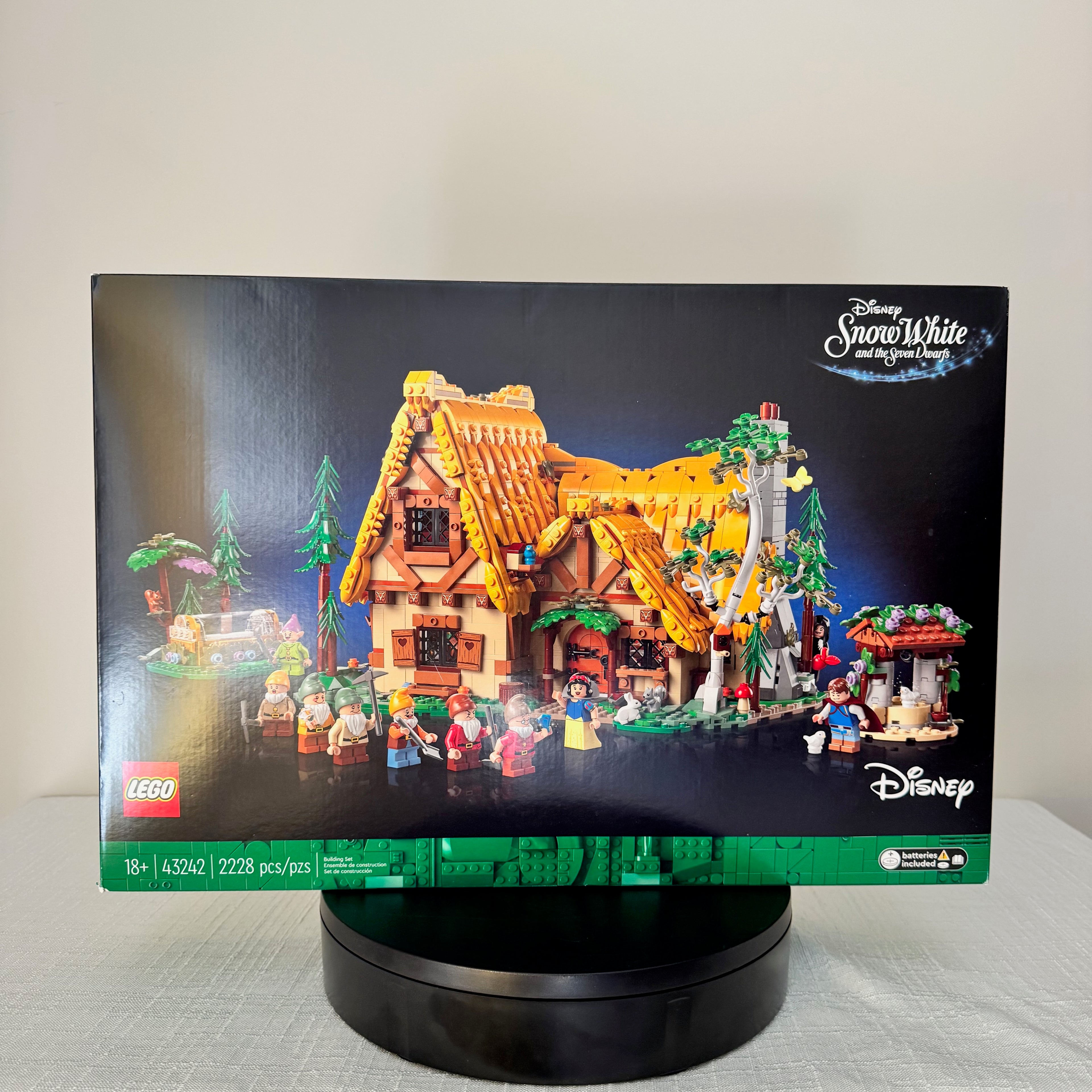 43242 (NISB) LEGO Disney Snow White and the Seven Dwarfs' Cottage