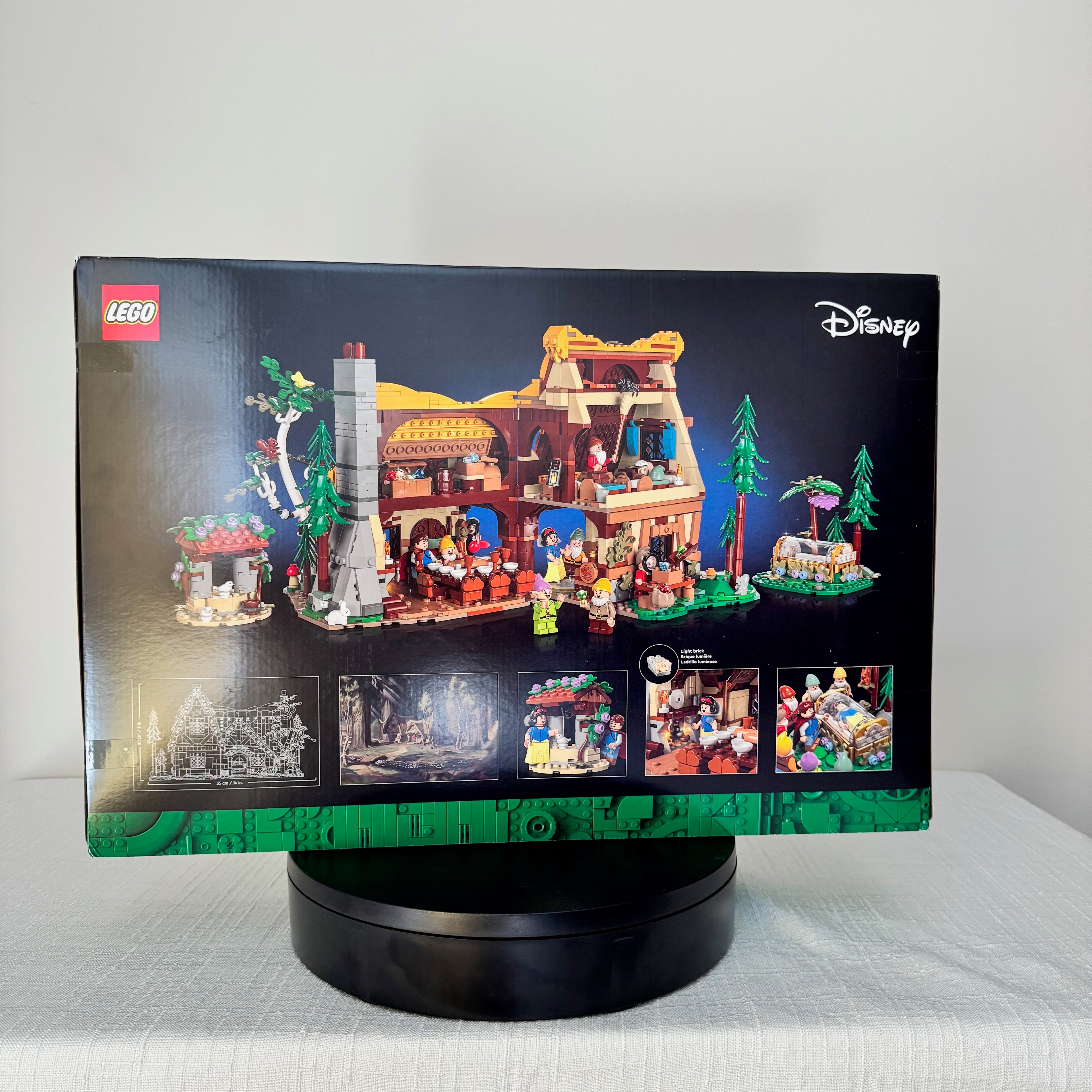 43242 (NISB) LEGO Disney Snow White and the Seven Dwarfs' Cottage